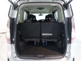 ワゴンならではの広々としたラゲージスペースを備えています。ライフスタイルに合わせていろいろな物を積み込めます!