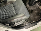 痛みの出やすい運転席シートの角、フロアマット、座面、ともに良好です