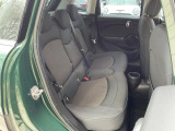 ●後部座席も気になるようなキズ・汚れやへたり等、大きなダメージはなく、良好な状態です。