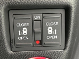 【両側パワースライドドア】スマートキーや運転席のスイッチで後席両側スライドドアの開閉が可能♪電動だから力を入れてドアを開ける必要が無く、小さなお子様でも簡単に開け閉めでき快適です♪