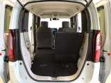 様々なパターンにアレンジができるラゲッジスペース♪お荷物の大きさや量・状況に合わせてアレンジできますので、とっても使い勝手良好ですよ♪タップリ積んで、楽しいお出かけを♪