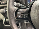 ステアリングにオーディオ操作スイッチが付いています。オーディオ画面に直接タッチしなくても操作が出来ますので、運転に集中できます。