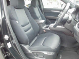 運転席&樹種席にはシートヒーター装備です。運転席は電動シートで2メモリー機能付きです。