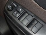 電動格納式ドアミラー・パワーウインドウを装備しています。