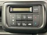 オートエアコン付きです!お好みの温度をセットするだけでエアコンの風量などを自動でコントロール。快適な車内でお過ごしいただけます。