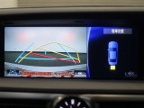 バックモニターで、後方を確認しながら安心して駐車することができます。運転初心者も熟練者も必須の機能ですよ!