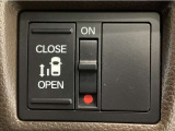 【パワースライドドア】助手席側がパワースライドドアになっており、運転席のスイッチやスマートキーでも開閉が可能です!開口部も広いので乗り降りも楽々♪