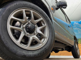 【純正16インチアルミホイール】外観にマッチした純正アルミホイールを装着しております。各種社外アルミホイールや、スタッドレスタイヤも取扱いしております。是非ご相談ください♪