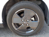 純正14インチアルミホイールに、155/65R14タイヤを装着しております。