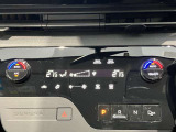 左右独立で温度管理のできるオートエアコン付きですので予め温度設定すれば後はセンサーが感知して設定温度を保ってくれますので快適なドライブが楽しめます。雨の日のガラスの曇りもなく安全な運転ができます。