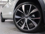 ◆純正アルミ◆『こだわりを持ってモデル別にデザインされています。足元のデザインはクルマの印象を大きく変えますが、グレードのイメージに合うように考えられております。』