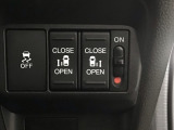 【両側パワースライドドア】両側がパワースライドドアになっており、運転席のスイッチやスマートキーでも開閉が可能です!開口部も広いので乗り降りも楽々♪
