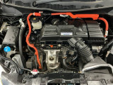 技術が詰まったエンジンルームもご覧の通りピカピカにクリーニング済みです。ハイブリッドなのでお財布にも環境にも優しいです。