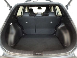 5人乗車時でも十分なスペースのトランクルームです。