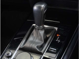 【シフトレバー】シフトもとても操作しやすいデザインになっております。運転する人の事を第一に考えた操作性の高い仕様です。