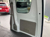 荷室横のパネルにはキズもなく綺麗な状態です。
