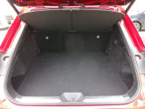 ラゲッジスペースは十分な広さを確保しています。日常のお買い物にも大活躍!積み下ろしも楽々ですよ。
