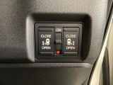 リアドアは乗り降りに便利な両側電動スライドドアです。また運転席に座っていながらスイッチ操作で自在にスライドドアを開け閉めできます。