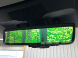 【スマートリヤビューミラー】後席の大きな荷物や同乗者で後方が確認しづらい時でも安心!カメラが撮影した車両後方の映像をルームミラー内に表示。クリアな視界で状況の確認が可能です!