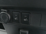 運転席・助手席にはシートヒーターが装備されております。