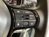 ハンドル右側にはクルーズコントロールのスイッチが装備され運転中の操作も安心して行えます!