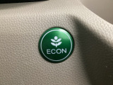 ★ECONスイッチ★ エコドライブを加速しよう!スイッチをONにすると、運転の仕方によるロスを抑え込み燃費をよくするようクルマが頑張ります(*^ー^*)燃費向上にチャレンジ♪