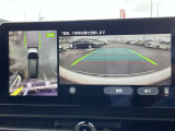 上から見たような画像で車庫入れなどに便利なアラウンドビューモニター
