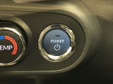 エンジンスタートスイッチです。キーが車内にあれば、エンジンの始動や停止はスイッチを押すだけ!キーを取り出す手間を省き、ワンプッシュで操作できるので簡単でスムーズです。