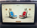 【シートヒーター&クーラー】フロントシートに3段階調節が可能なシートヒーター&クーラーが内蔵されております。季節を問わず重宝するオプション装備です。