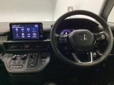 ホンダ純正メモリーナビ搭載なので、遠方へのドライブもお任せ下さい!ステアリング左手側にオーディオ関連のコントロールスイッチを配置しています。操作時は視線を逸らすことなく運転に集中できます
