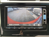 【リアカメラ】運転が苦手な方も車庫入れラクラクです!ギアをリバースに入れれば自動的にモニターが切り換わりますので、面倒な操作は不要です。狭い駐車場もお車を傷つけず安心です!