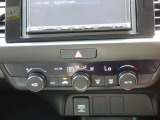オートエアコン装備。温度設定が出来て、室内快適ですよ。