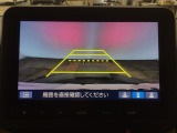 【バックカメラ】運転が苦手な方も車庫入れラクラクです!ギアをリバースに入れれば自動的に切り換わりますので、面倒な操作は不要です♪狭い駐車場もお車を傷つけず安心ですね!