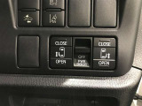 スマートキーや運転席のスイッチで後席両側スライドドアの開閉が可能♪電動だから力を入れてドアを開ける必要が無く、小さなお子様でも簡単に開け閉めでき快適です♪