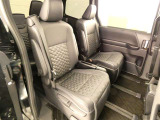 ゆとりある広々とした車内空間は、ドライブを始め買い物やレジャーなど、幅広く活躍します。一人でもみんなとでもお出かけを楽しみましょう!