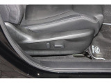 運転席シートのパワーシートにはランバーサポート調整付!調整機能により腰椎をしっかりと支え腰への負担を低減するのでロングドライブでも腰が痛くならない!腰痛持ちには嬉しいシートです!