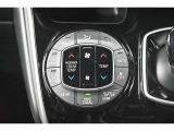 左右独立温度コントロールフルオートエアコンです。運転席、助手席それぞれで独立して温度設定ができます。冷え性の方が乗っても安心ですね♪