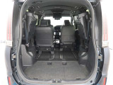 【トランクルーム】荷室の広さも十分です!シートアレンジでシートを畳めば長い荷物だって積めますね。シートアレンジの操作方法など、お気軽にご相談下さい。
