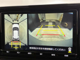 バックカメラの他に上から見下ろしたような画像が見れるアラウンド(全方位)モニター。前後左右を把握できる、すごい機能が装備されています!