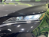 【LEDヘッドライト】悪天候や夜間走行時も良好な視界を確保し安心して運転できる高輝度LEDヘッドライトを装備!点灯速度が早く、消費電力も抑えられています。