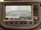 バックでの車庫入れも安心です! リアカメラが付いているバックモニター付のナビを装備しております。操作線もついており距離感も画面から確認できます。