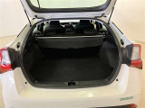 こちらはバックドアを上げた状態です。シートを倒せば荷室のスペースが広くなります!用途に合わせて快適な室内空間を!