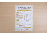 【車輌検査証明書】店頭にてクルマの状態が一目で分かる検査証明書を公開中。トヨタ認定検査員が厳しく査定し、状態を点数と図解で表示しています。修復歴はもちろん、傷やヘコミの箇所や程度がご確認いただけます。