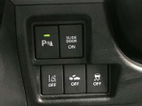 【安全装備も充実】車線逸脱警報システム。バック時の障害物を検知し知らせるパーキングセンサー付きです。
