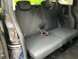 後部座席も気になるようなキズ・汚れやへたり等、大きなダメージはなく、良好な状態です。