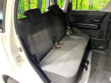 後部座席も気になるようなキズ・汚れやへたり等、大きなダメージはなく、良好な状態です。