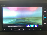 【バックカメラ】運転が苦手な方も車庫入れラクラクです!ギアをリバースに入れれば自動的に切り換わりますので、面倒な操作は不要です♪狭い駐車場もお車を傷つけず安心ですね!