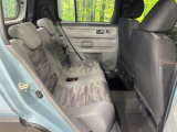後部座席も気になるようなキズ・汚れやへたり等、大きなダメージはなく、良好な状態です。