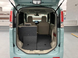 リヤシートも全車消毒済み。シートを倒すとゆったりとした室内空間に★レジャーにショッピングに大活躍!シートは左右別々に動くのでアレンジいろいろ!
