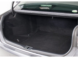トランクが狭いと思っておりませんか?実際は大容量トランクです!旅行等の長距離ドライブも快適です!また、屋根付きスペースを完備しておりますので、夜間でも、雨でも雪の日だってゆっくりご覧頂けます。